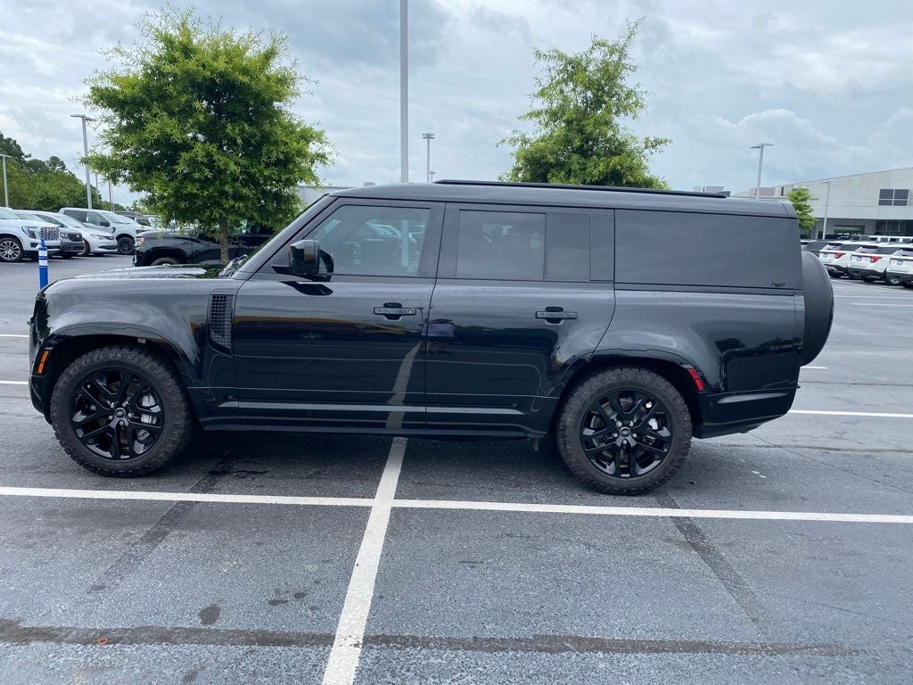 2025 Land Rover Defender 130 Outbound
