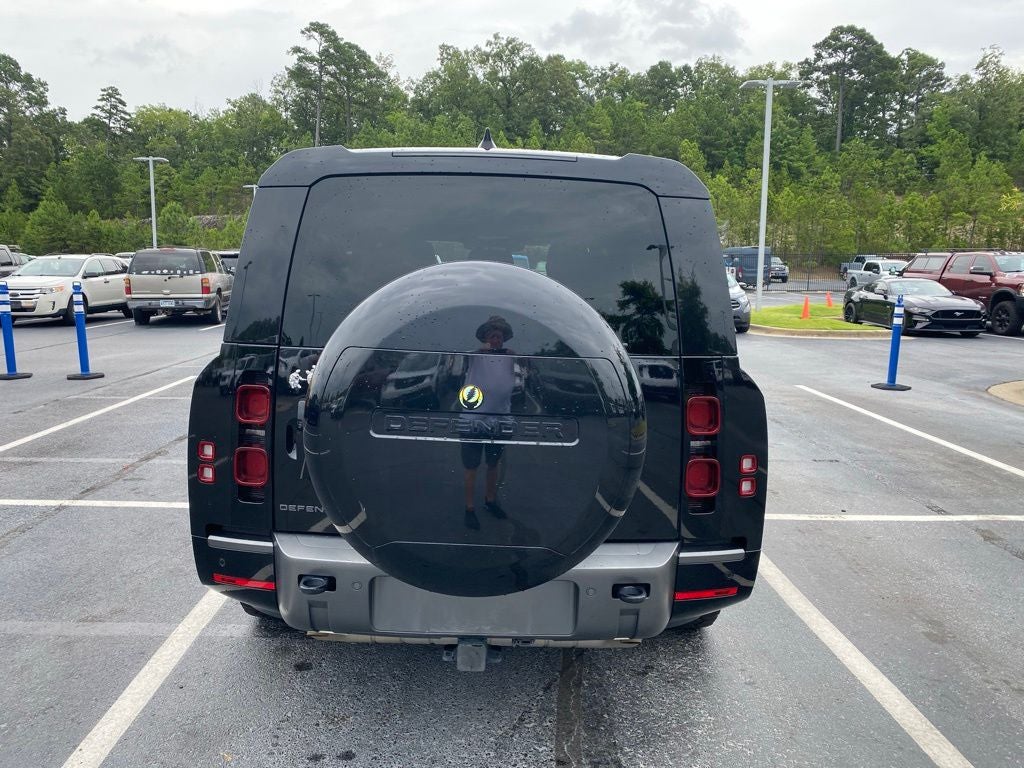 2025 Land Rover Defender 130 Outbound