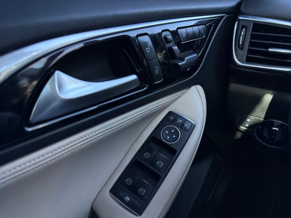 2017 INFINITI QX30 Premium