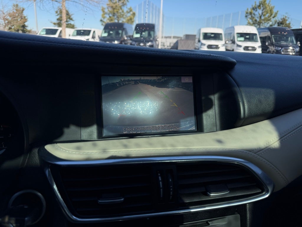 2017 INFINITI QX30 Premium