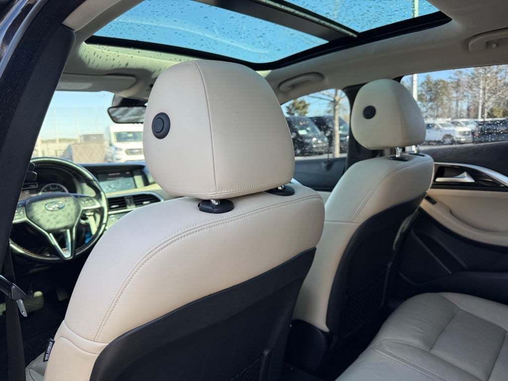 2017 INFINITI QX30 Premium