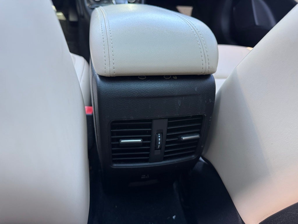 2017 INFINITI QX30 Premium