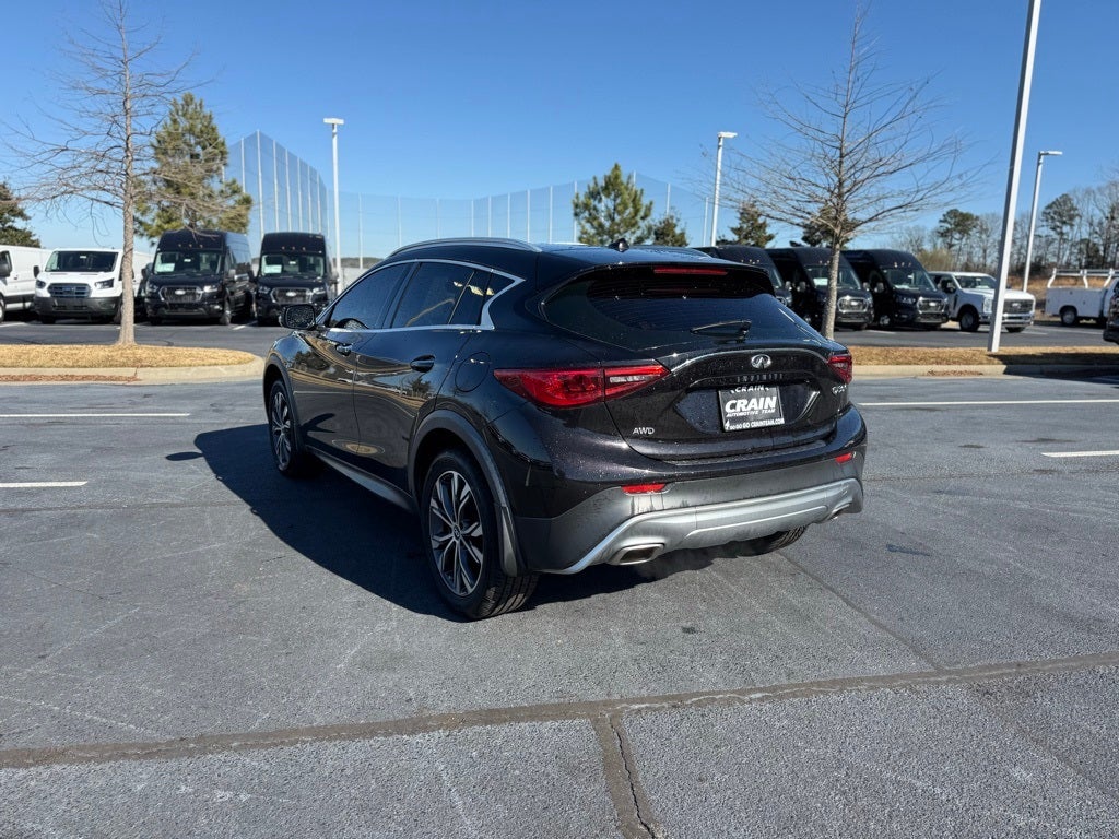 2017 INFINITI QX30 Premium