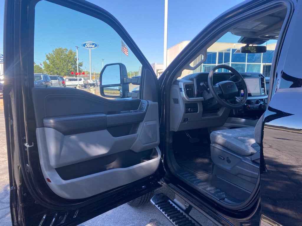 2027 Ford F-350SD XLT - 4WD - DUAL REAR WHEEL - H/O DIESEL