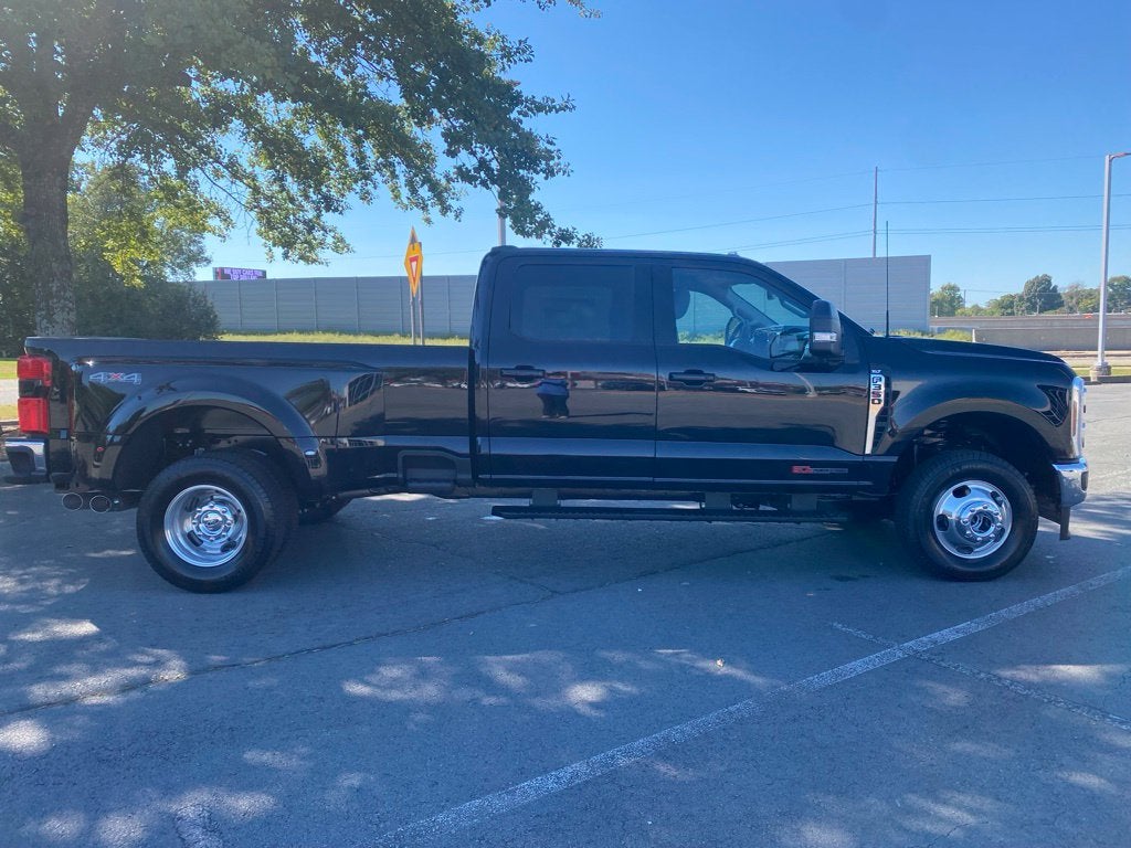 2027 Ford F-350SD XLT - 4WD - DUAL REAR WHEEL - H/O DIESEL