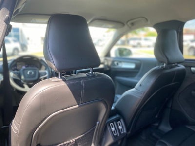 2022 Volvo XC40 Momentum - AWD - PREMIUM PKG