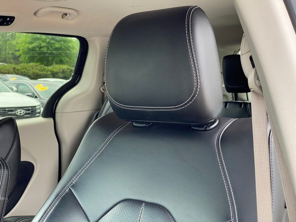 2023 Chrysler Pacifica Hybrid Touring L