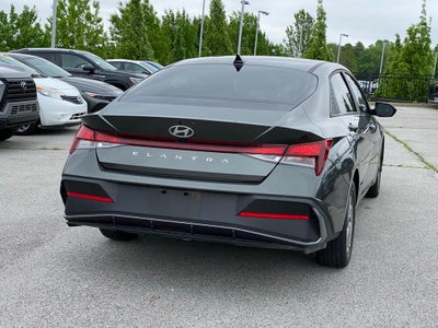 2024 Hyundai Elantra SE