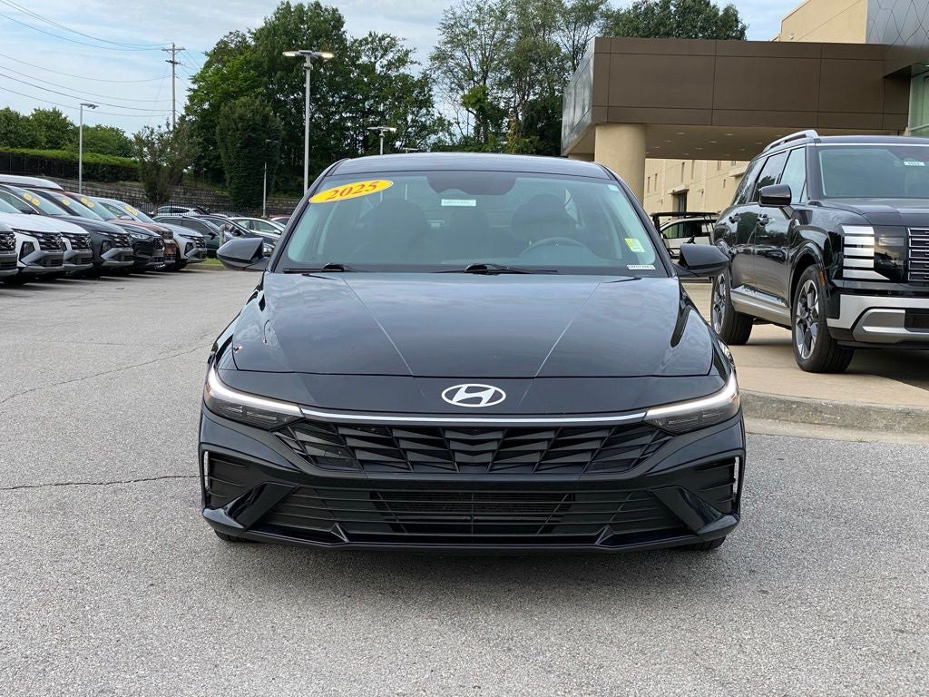 2025 Hyundai Elantra SE