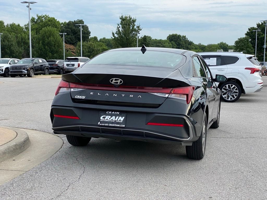 2025 Hyundai Elantra SE