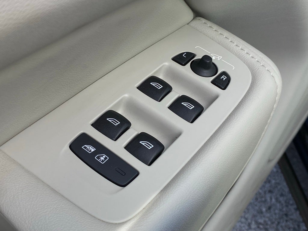 2023 Volvo XC60 B5 Plus Bright Theme POLESTAR/CLIMATE PKG/HK AUDIO