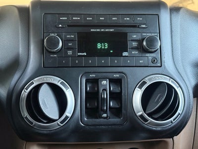 2016 Jeep Wrangler Unlimited Sahara - 4WD / CARFAX ONE OWNER