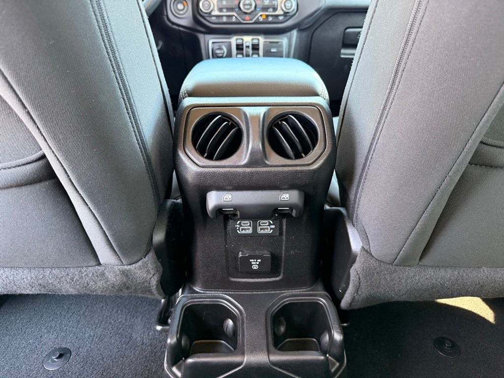 2019 Jeep Wrangler Unlimited Sahara APPLE CAR PLAY / CLEAN CARFAX/ 1 OWNER