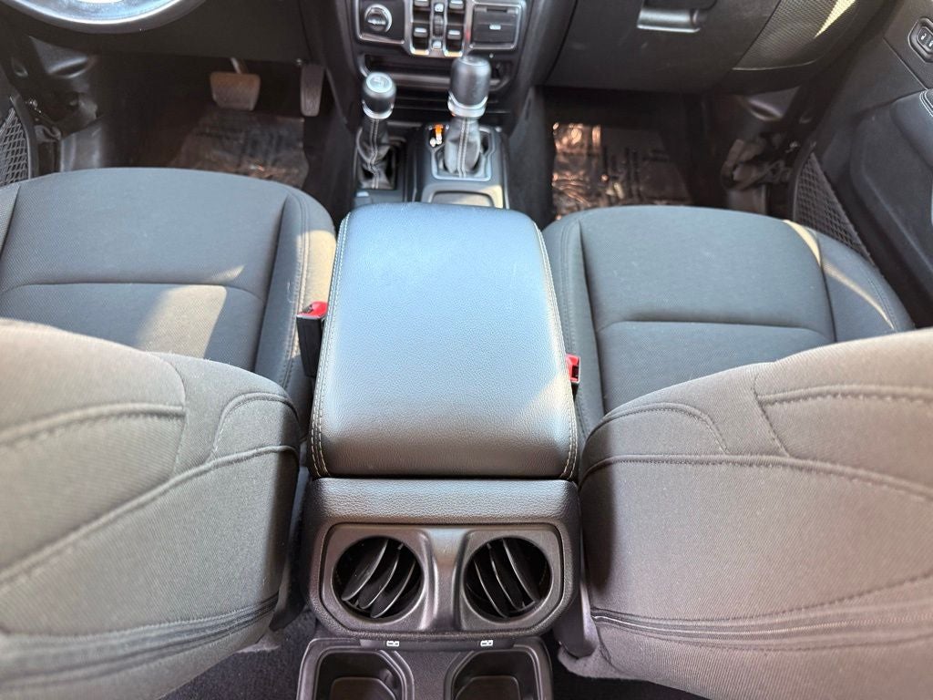 2019 Jeep Wrangler Unlimited Sahara APPLE CAR PLAY / CLEAN CARFAX/ 1 OWNER