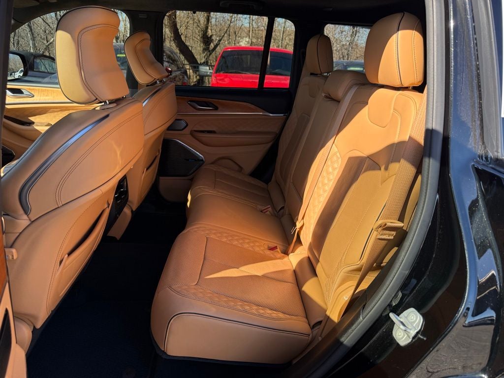 2022 Jeep Grand Cherokee Summit TECH GROUP 5