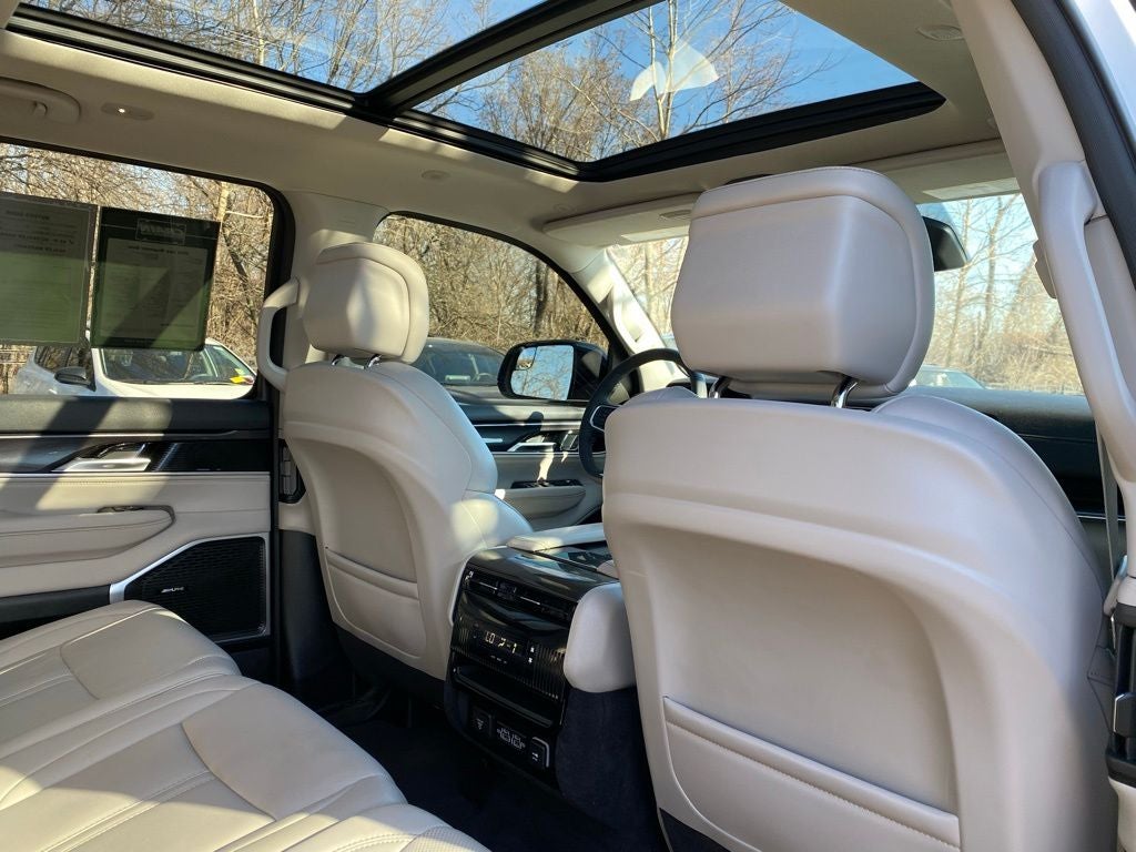 2024 Jeep Wagoneer Base