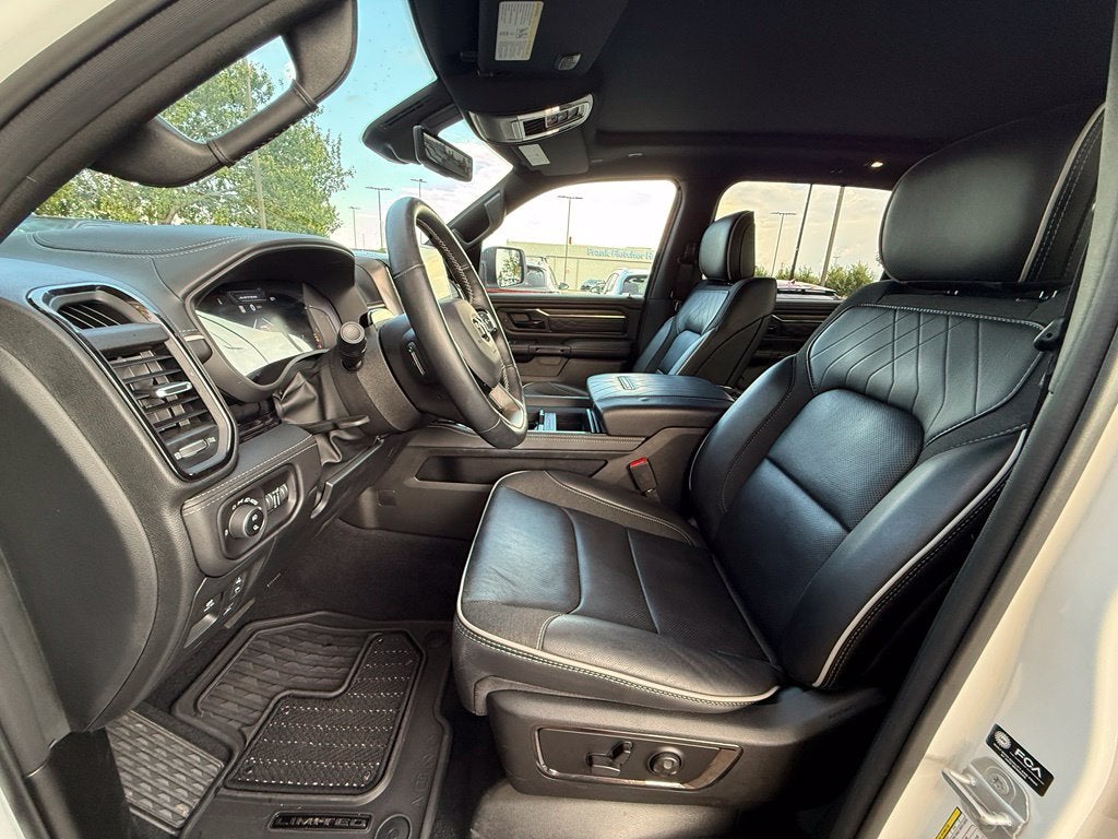 2026 RAM 1500 Limited - 4WD / PANORAMIC SUNROOF / CLEAN CARFAX
