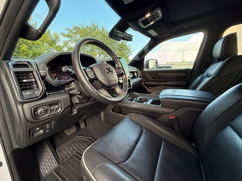 2026 RAM 1500 Limited - 4WD / PANORAMIC SUNROOF / CLEAN CARFAX