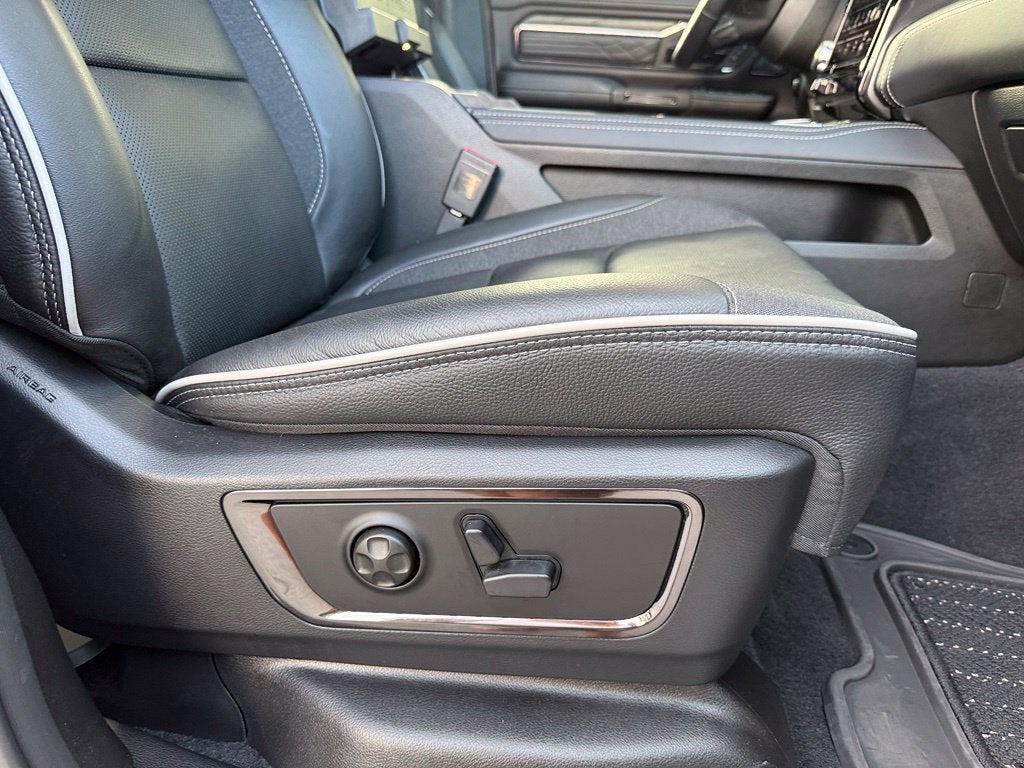 2026 RAM 1500 Limited - 4WD / PANORAMIC SUNROOF / CLEAN CARFAX