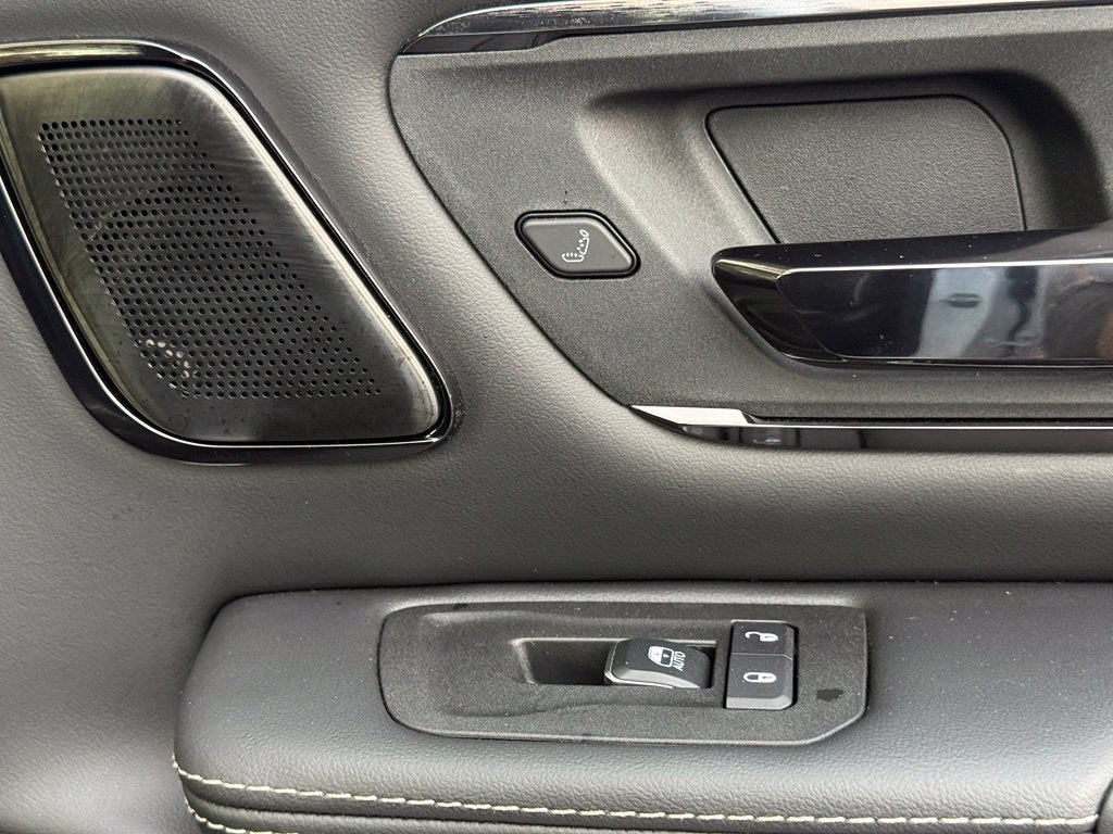 2026 RAM 1500 Limited - 4WD / PANORAMIC SUNROOF / CLEAN CARFAX