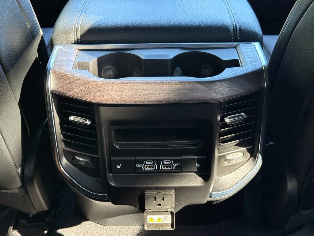 2025 RAM 1500 Laramie - 4WD / LEVEL 2 / NIGHT EDITION