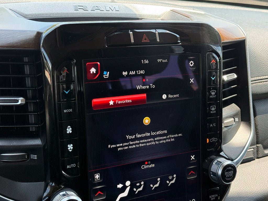 2021 RAM 1500 Laramie - 4WD / PANORAMIC SUNROOF / CLEAN CARFAX