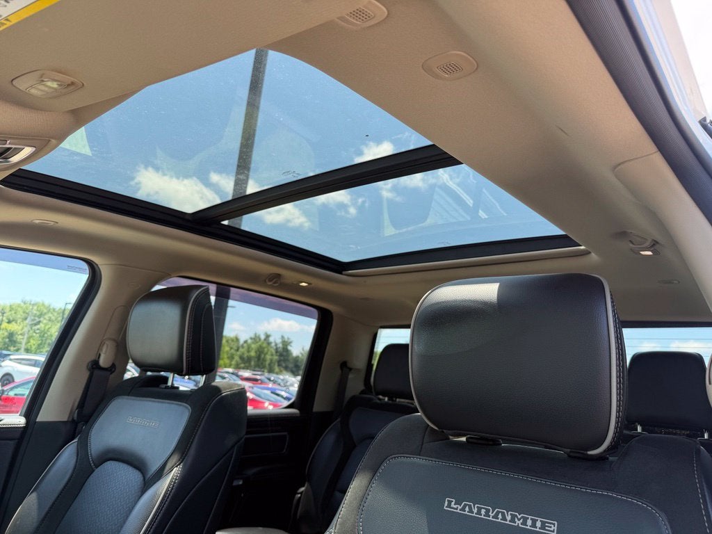 2021 RAM 1500 Laramie - 4WD / PANORAMIC SUNROOF / CLEAN CARFAX
