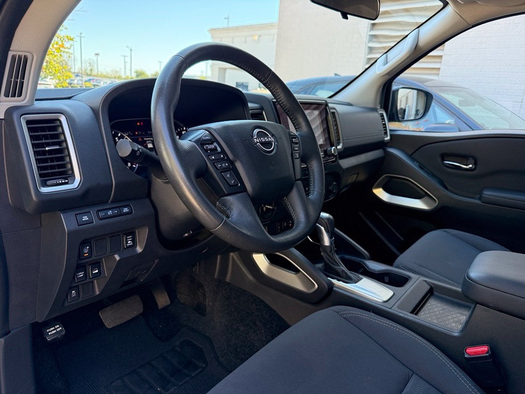 2024 Nissan Frontier SV - 4WD / CLEAN CARFAX / ONE OWNER