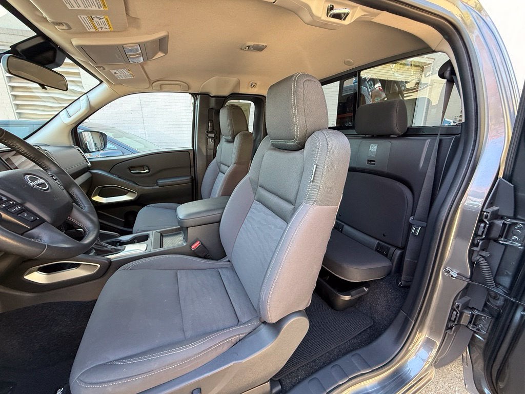 2024 Nissan Frontier SV - 4WD / CLEAN CARFAX / ONE OWNER