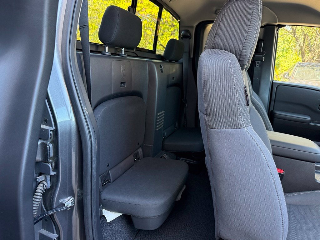 2024 Nissan Frontier SV - 4WD / CLEAN CARFAX / ONE OWNER