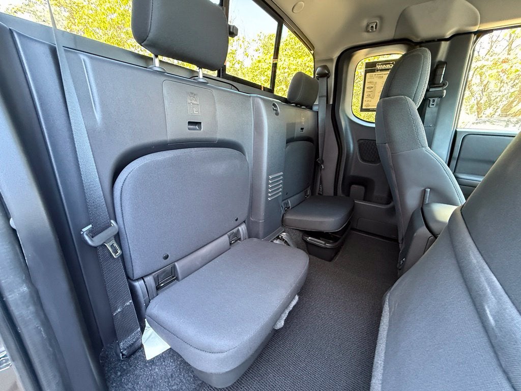 2024 Nissan Frontier SV - 4WD / CLEAN CARFAX / ONE OWNER