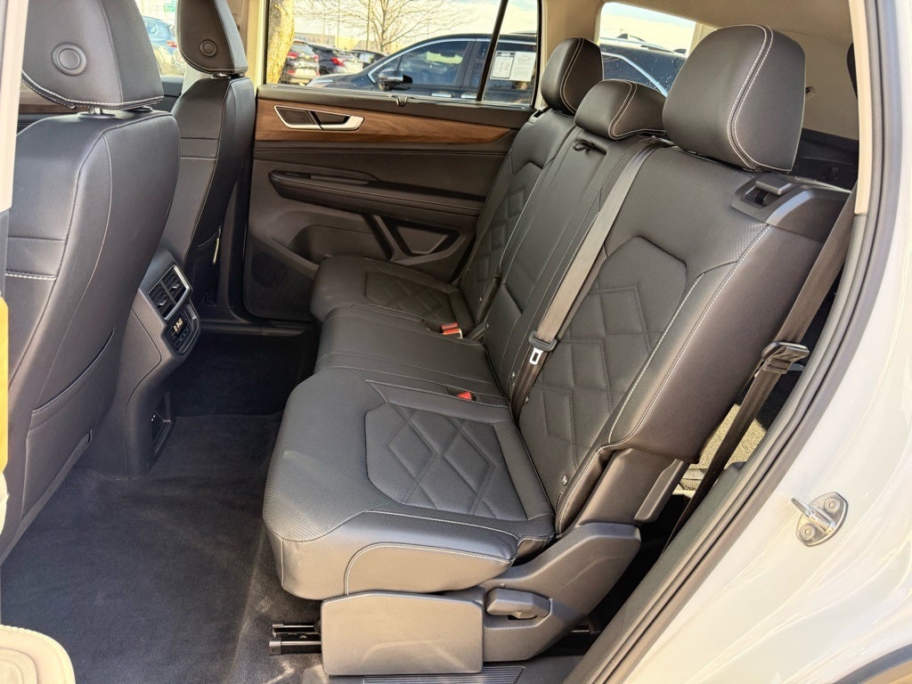 2025 Volkswagen Atlas 2.0T SE w/Technology