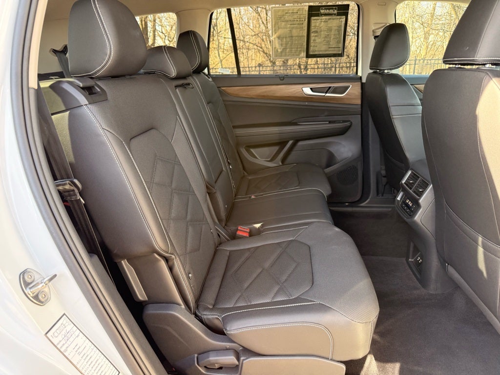 2025 Volkswagen Atlas 2.0T SE w/Technology