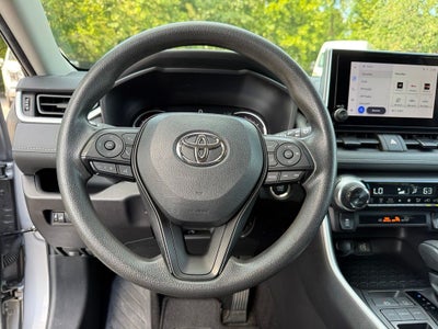 2024 Toyota RAV4 XLE - CLEAN CARFAX / ONE OWNER
