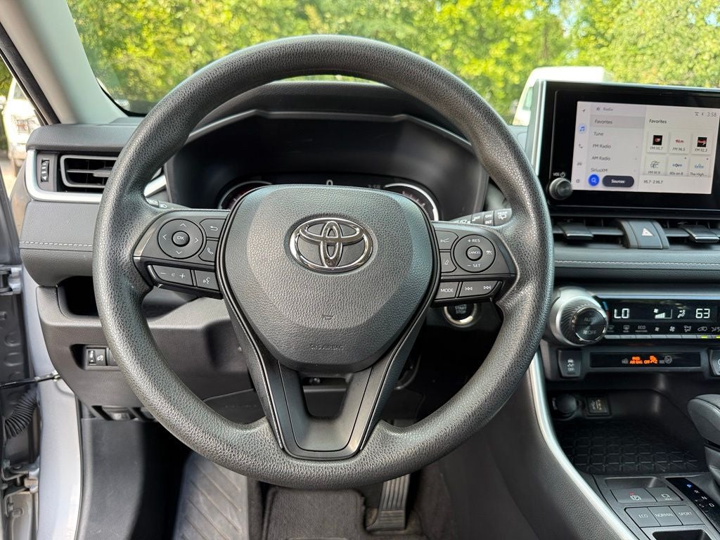 2024 Toyota RAV4 XLE - CLEAN CARFAX / ONE OWNER