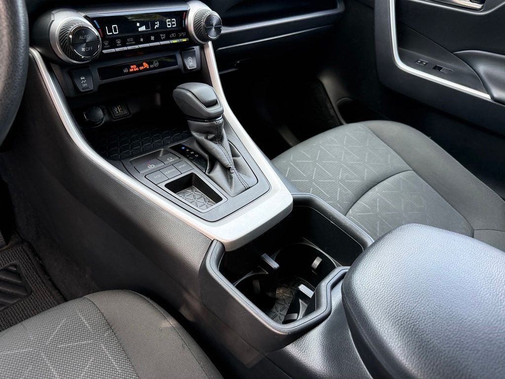 2024 Toyota RAV4 XLE - CLEAN CARFAX / ONE OWNER
