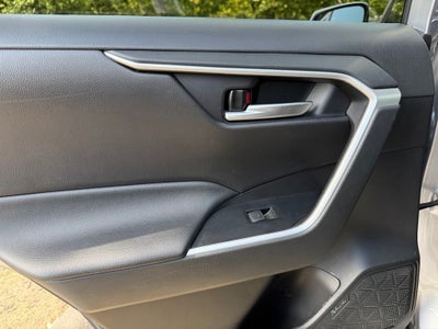 2024 Toyota RAV4 XLE - CLEAN CARFAX / ONE OWNER