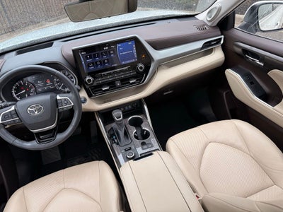 2022 Toyota Highlander Platinum