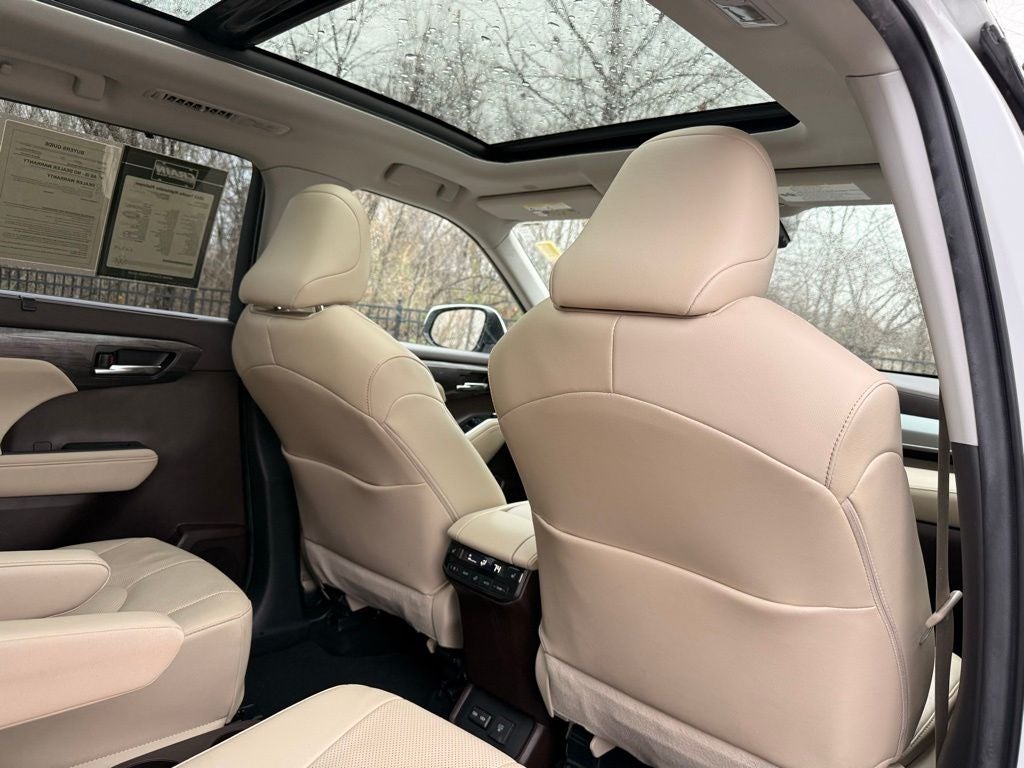 2022 Toyota Highlander Platinum