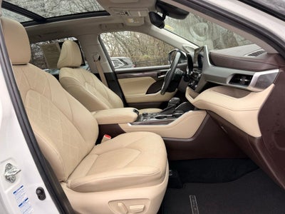 2022 Toyota Highlander Platinum