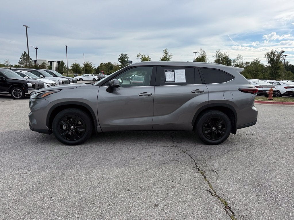 2025 Toyota Highlander XLE - AWD / SUNROOF / CLEAN CARFAX