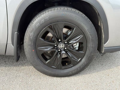 2025 Toyota Highlander XLE - AWD / SUNROOF / CLEAN CARFAX