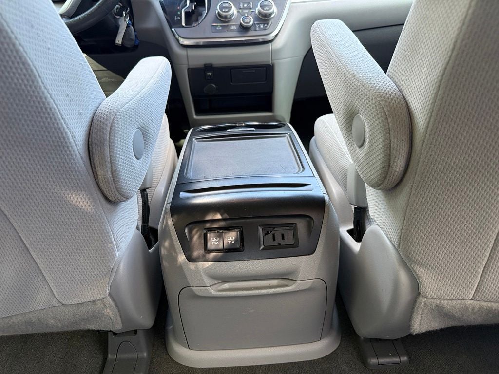 2018 Toyota Sienna LE 8 Passenger
