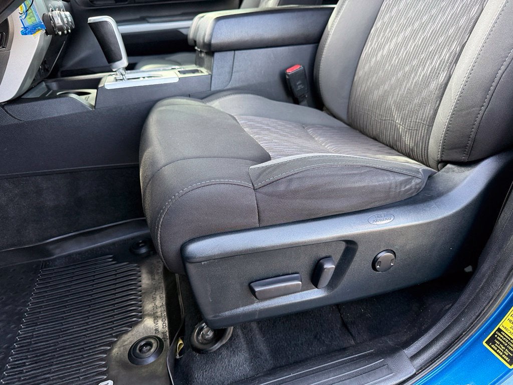 2018 Toyota Tundra SR5 - 4WD / LIFTED! / CLEAN CARFAX