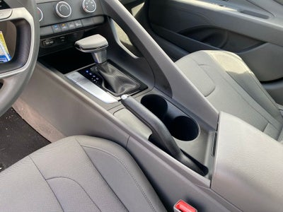 2024 Hyundai Elantra SE