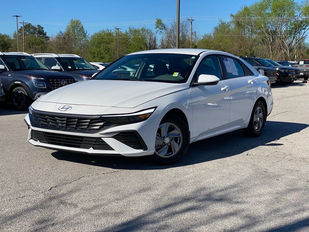 2024 Hyundai Elantra SE