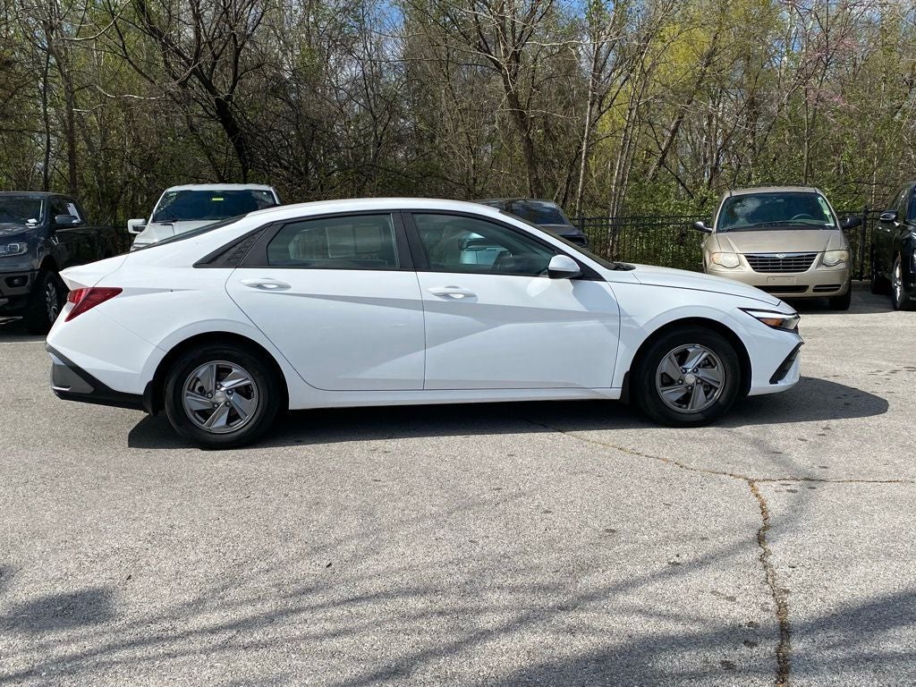 2024 Hyundai Elantra SE