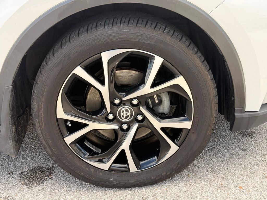 2021 Toyota C-HR XLE POWER LIFTGATE