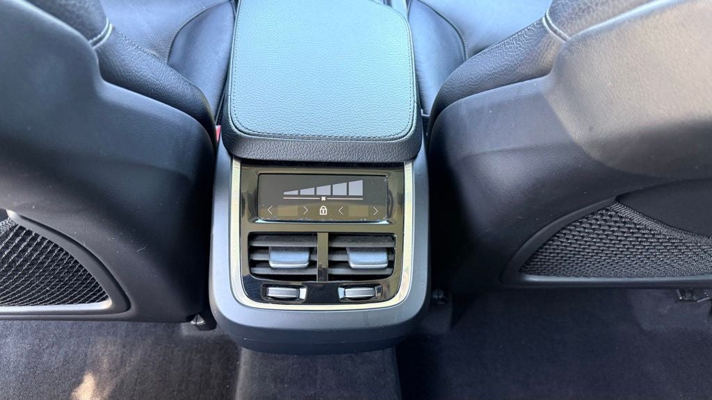 2018 Volvo XC90 T6 Momentum