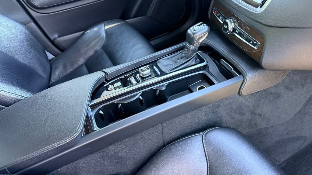 2018 Volvo XC90 T6 Momentum